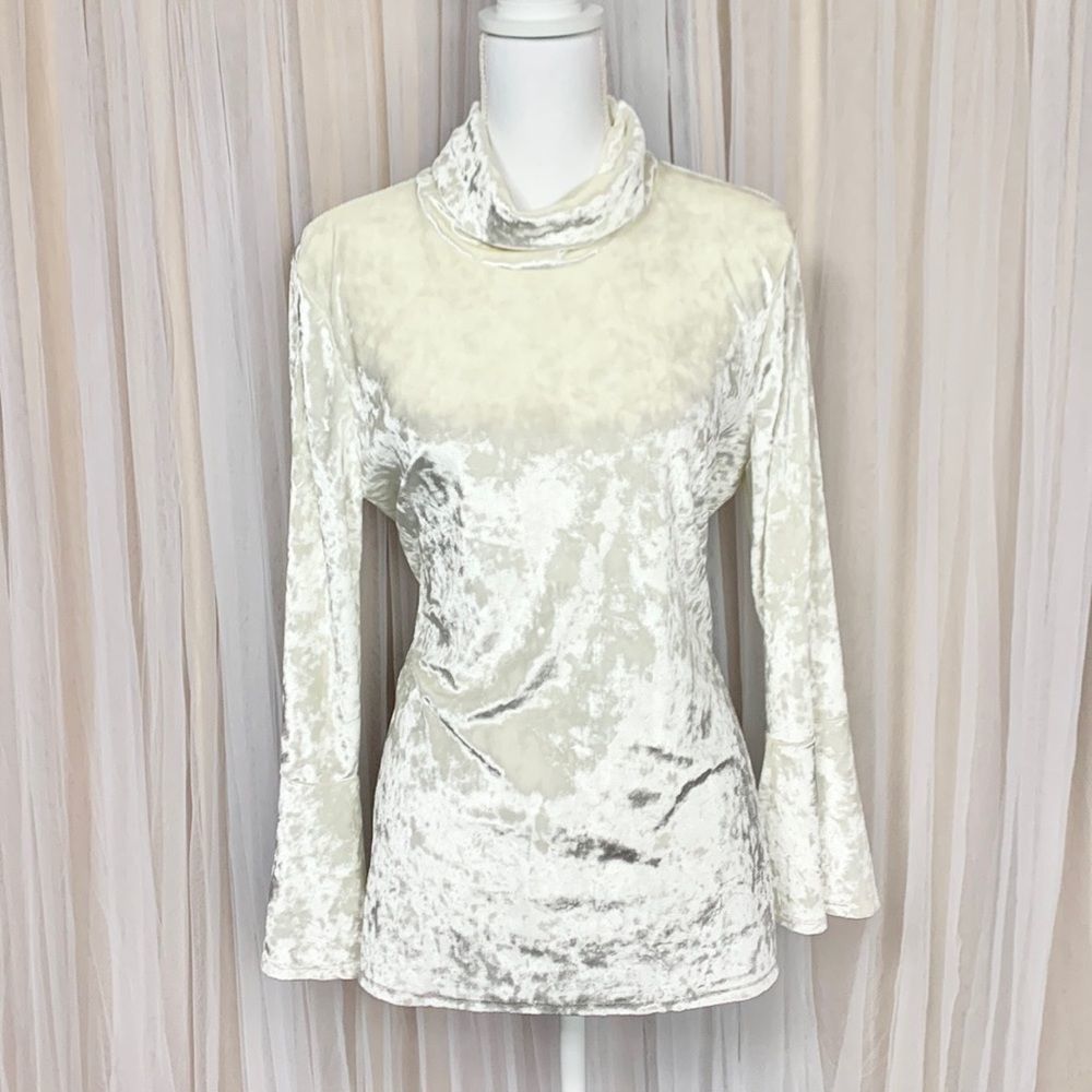 Ruby Rd. off white velvet bell sleeve turtleneck M